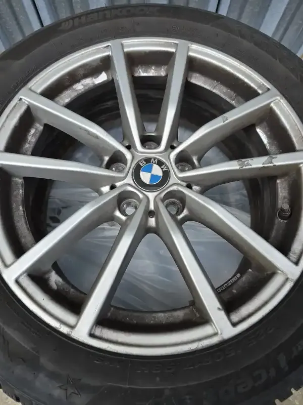 vehicleImage