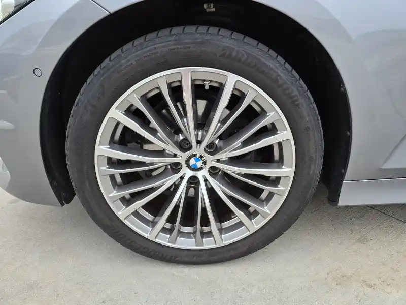 vehicleImage