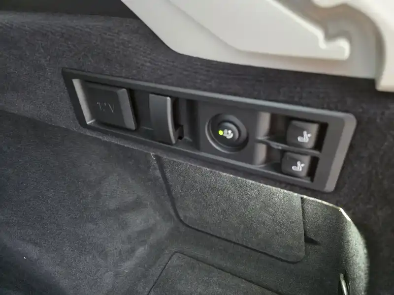 vehicleImage