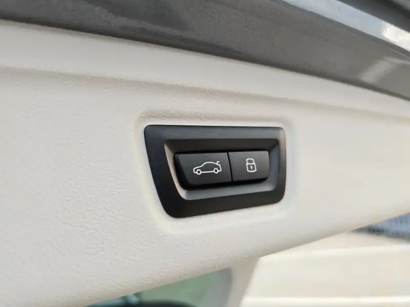 vehicleImage