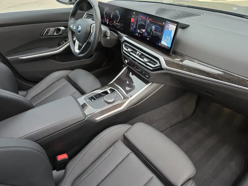vehicleImage