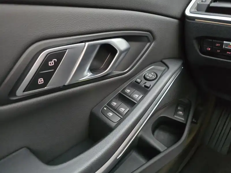 vehicleImage