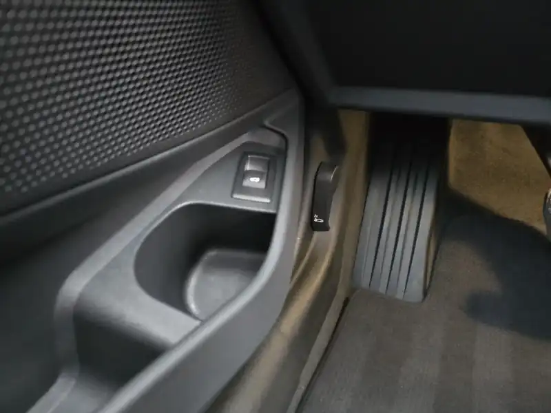 vehicleImage